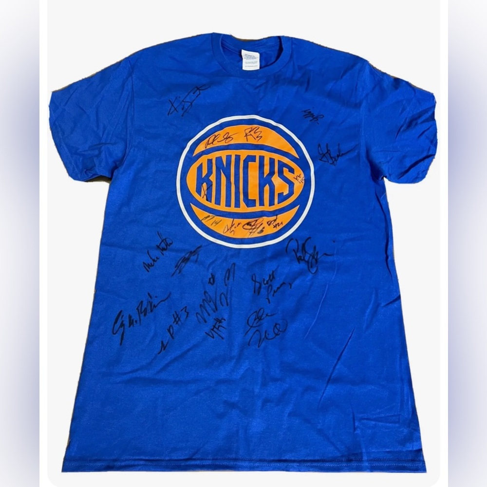New York Knicks Signed T Shirt